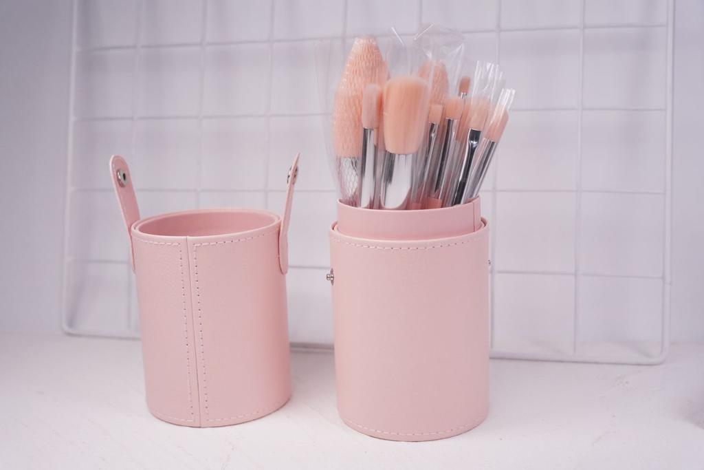 Makeup brushes